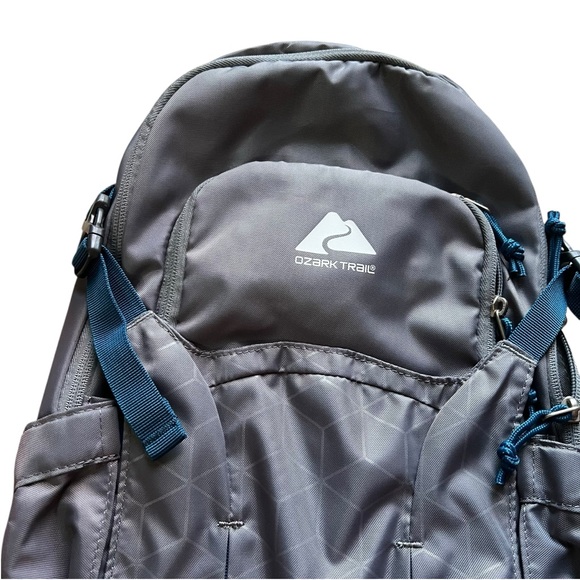Ozark Trail Hydration Backpack Gray 72 oz - Picture 2 of 12